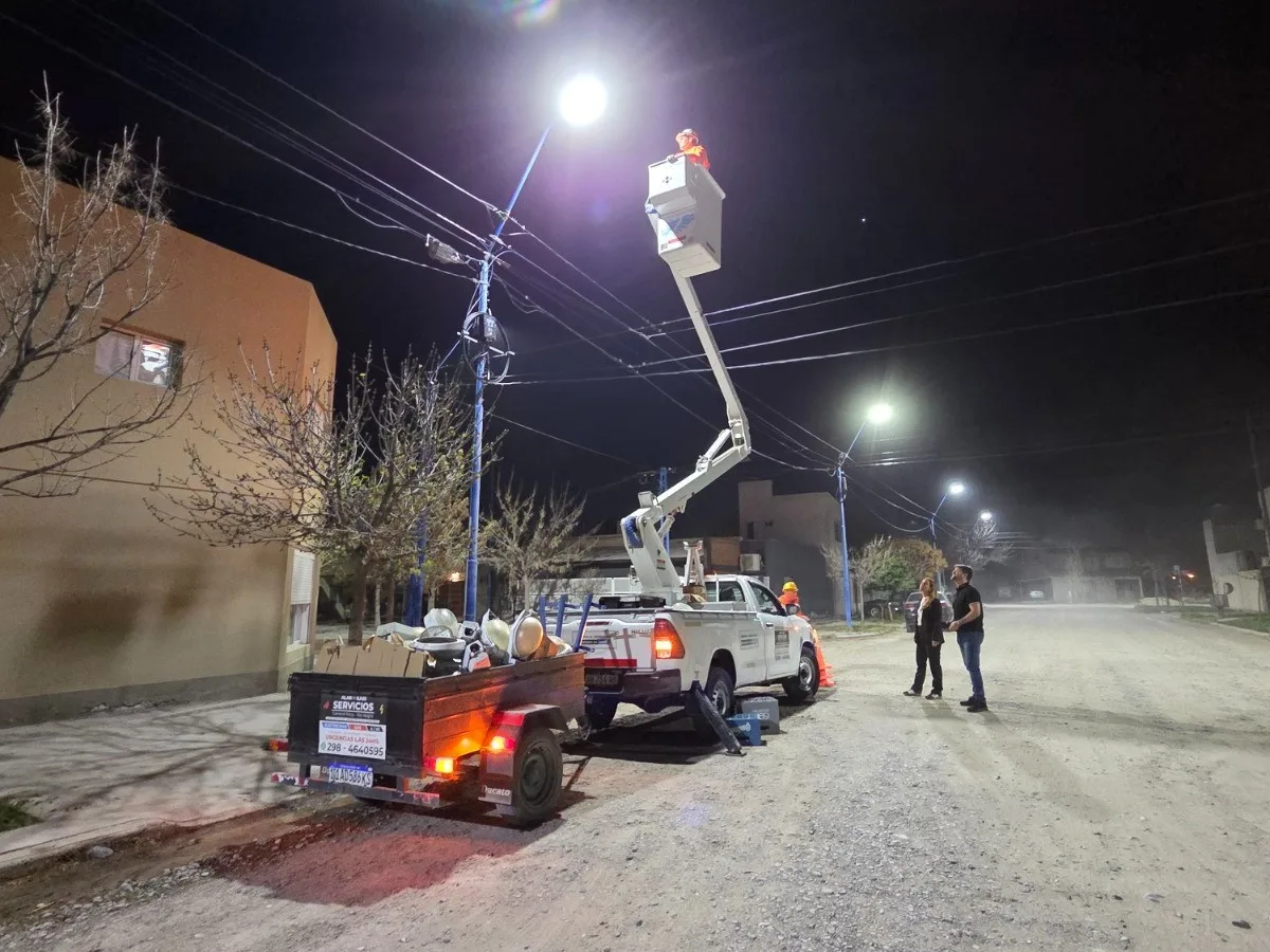 Avanza el recambio de luces LED en los barrios de Roca
