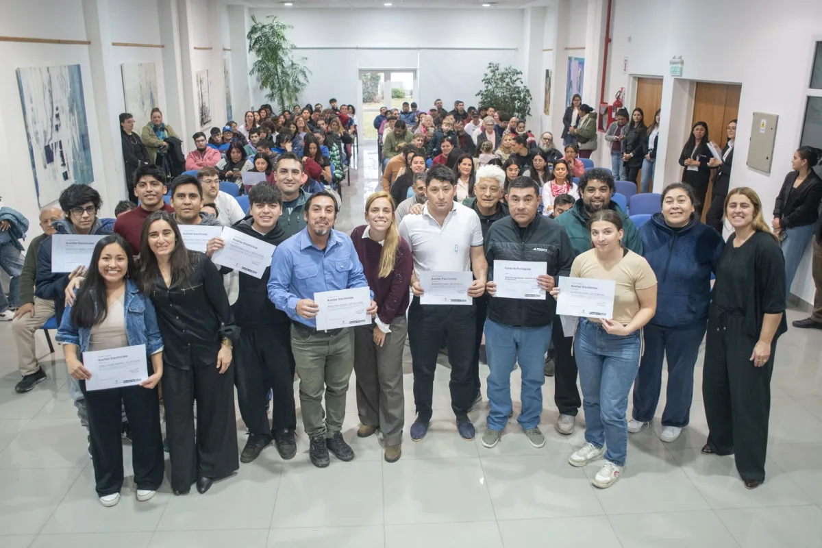 Certificados para 303 egresados de cursos de USEP