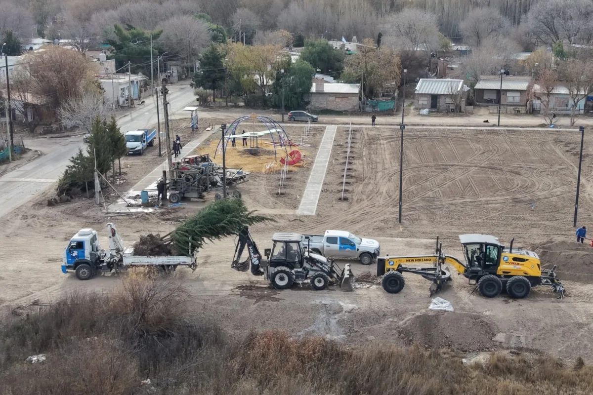 La nueva plaza del barrio La Ribera se acerca a su finalización