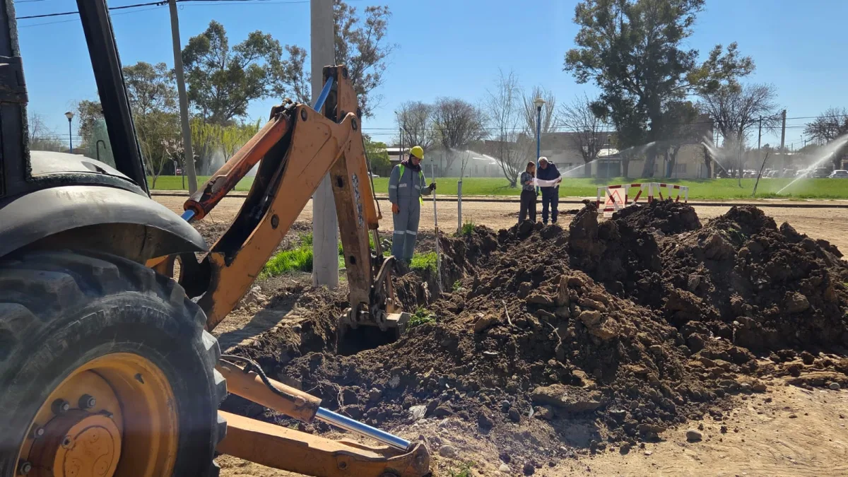 Progreso en la ampliación de la red cloacal en 25 de Mayo