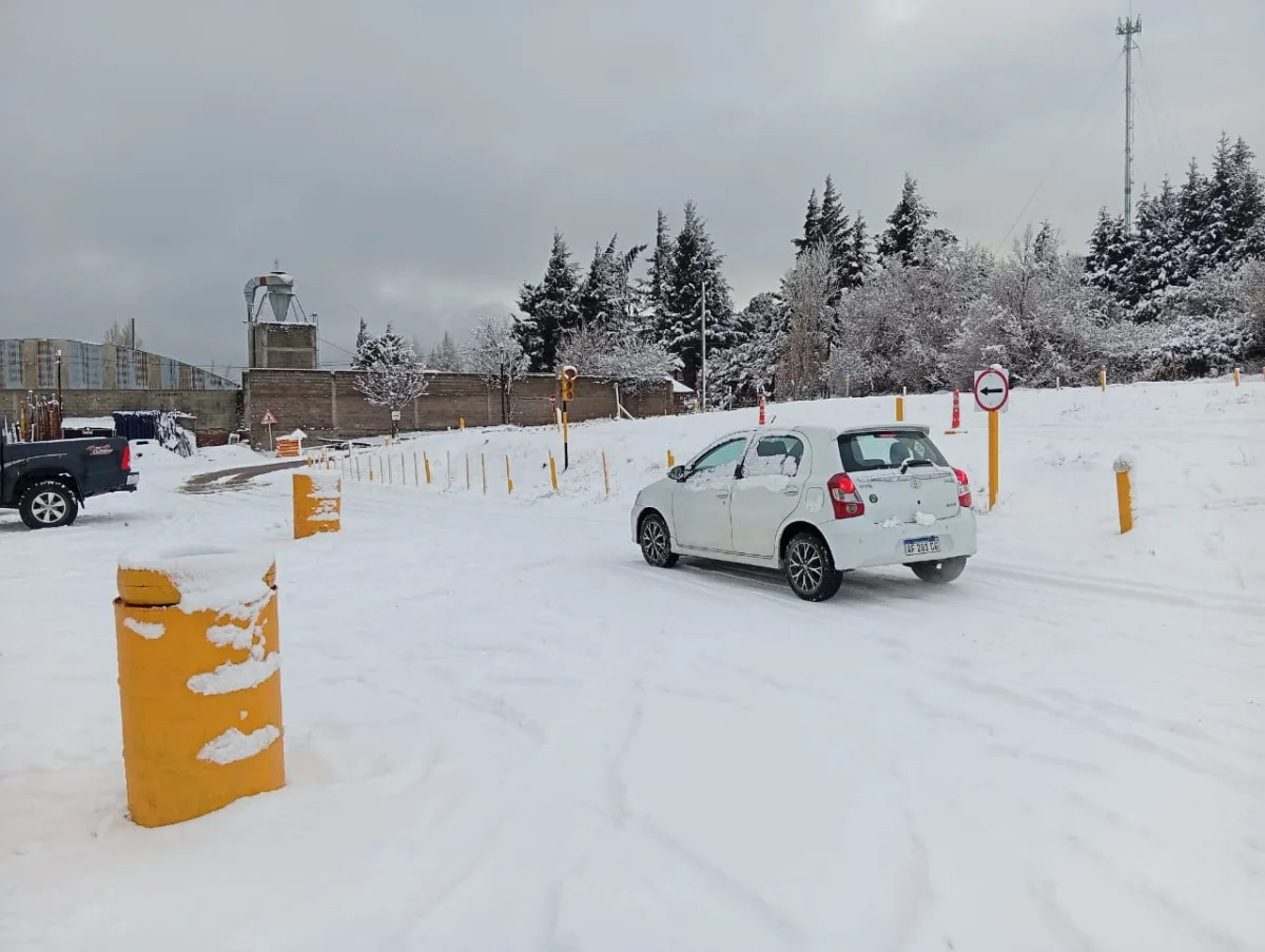 Continúan los exámenes de licencia en medio de la nevada en Bariloche