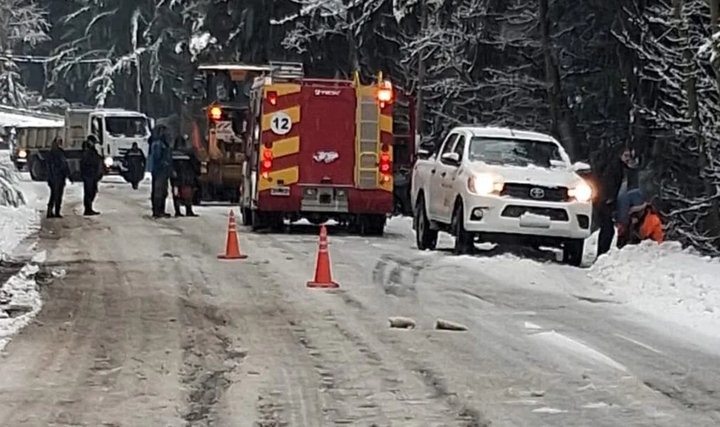 Corte en avenida Bustillo por accidente y condiciones climáticas