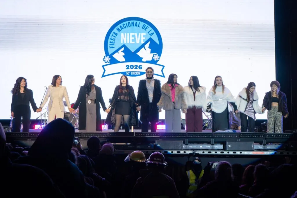 Desfile de candidatas a Reina Nacional de la Nieve en Bariloche