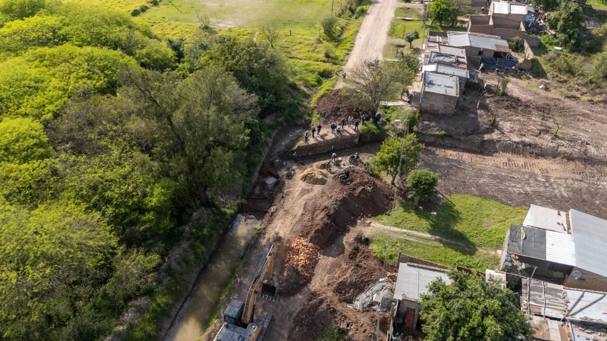 Avanza la construcción de una nueva alcantarilla en San Cayetano