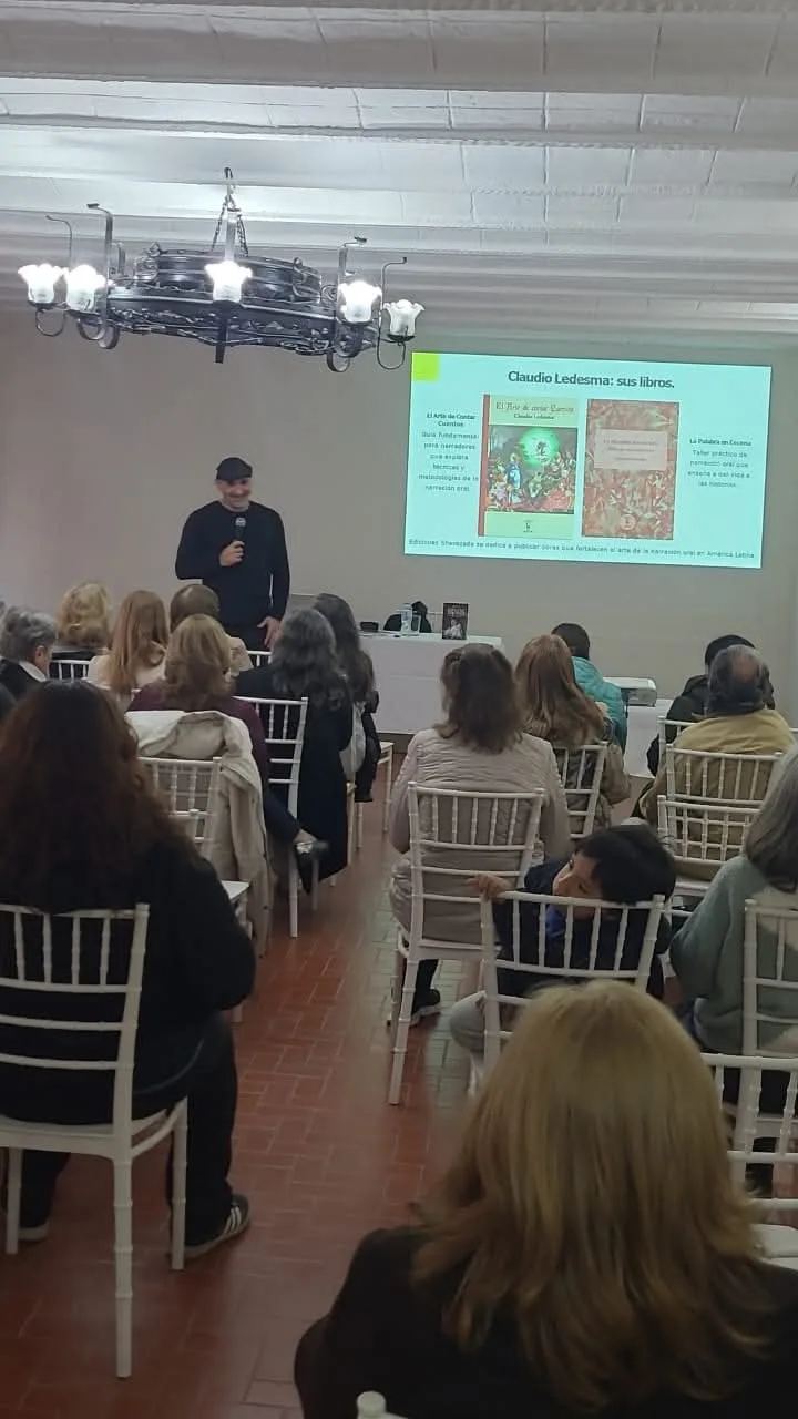 Claudio Ledesma abrió el taller de narración oral para adultos mayores en la Feria Saenzpeñense del Libro
