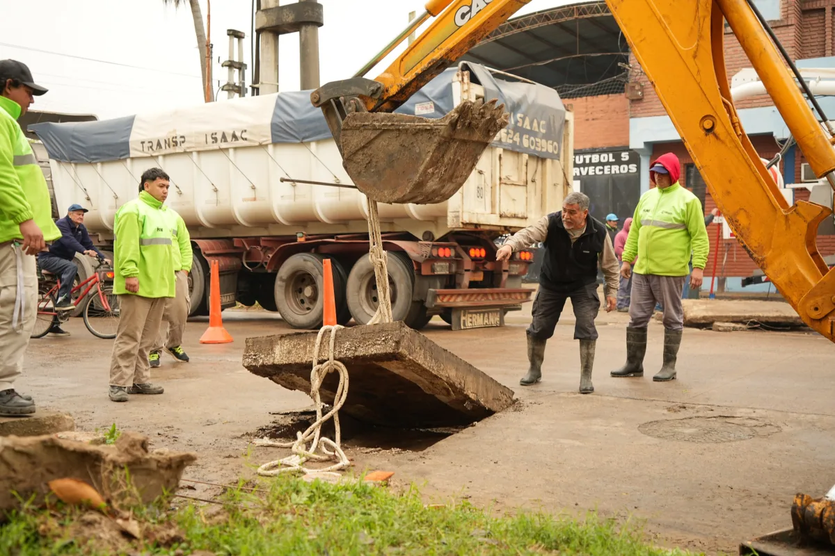 Inicia limpieza de ductos en el barrio 17 de Agosto