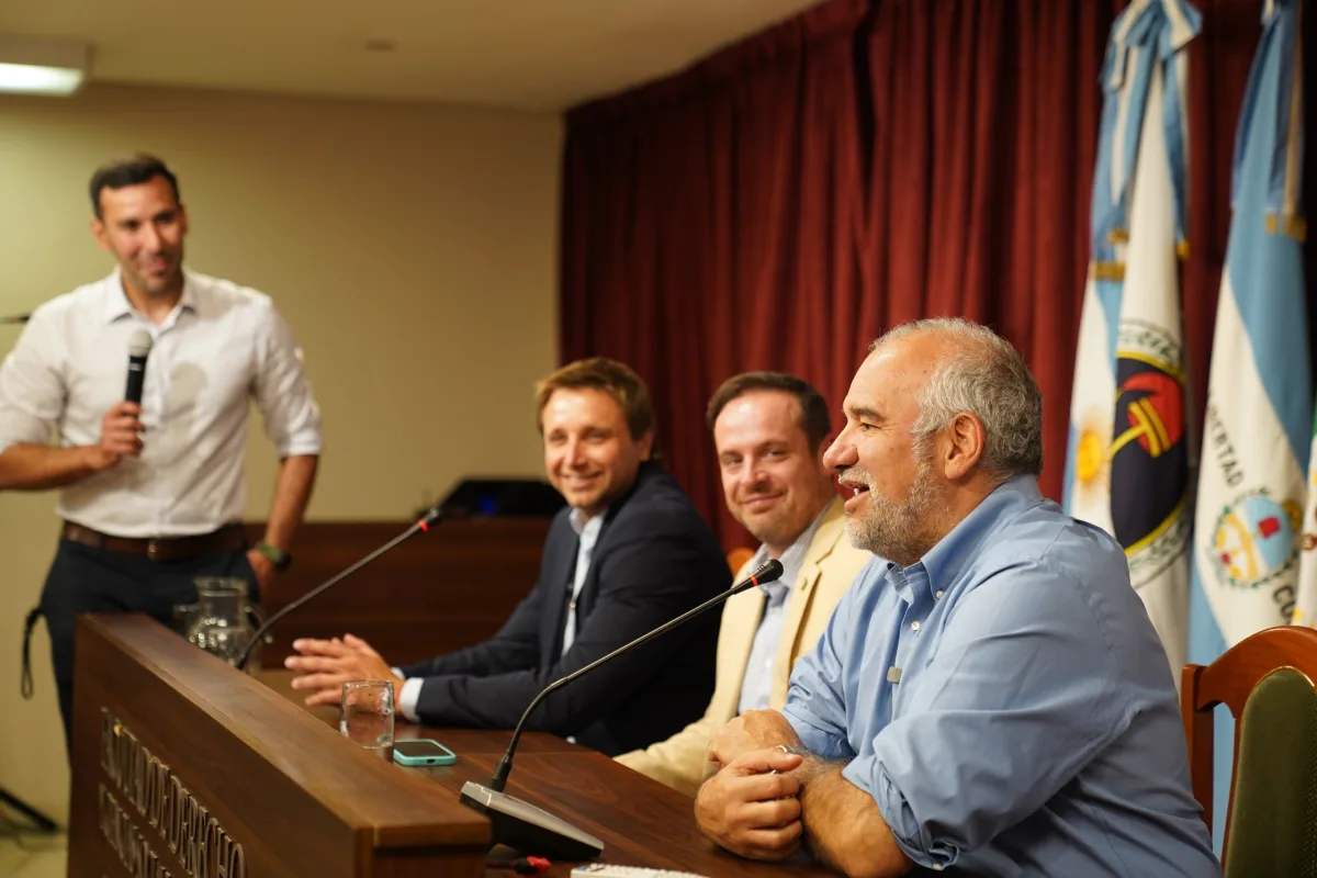 Jóvenes de Corrientes participan en seminario sobre liderazgo local