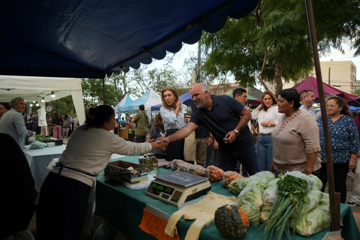 Más de 100 puesteros vendieron productos en las Ferias de la Ciudad