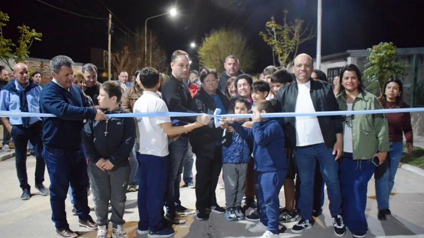 Inauguran calle Bartolomé Mitre en el barrio Rosembaum