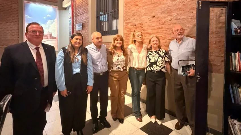 Inauguraron la Biblioteca Marta Elgul de París en La Unidad