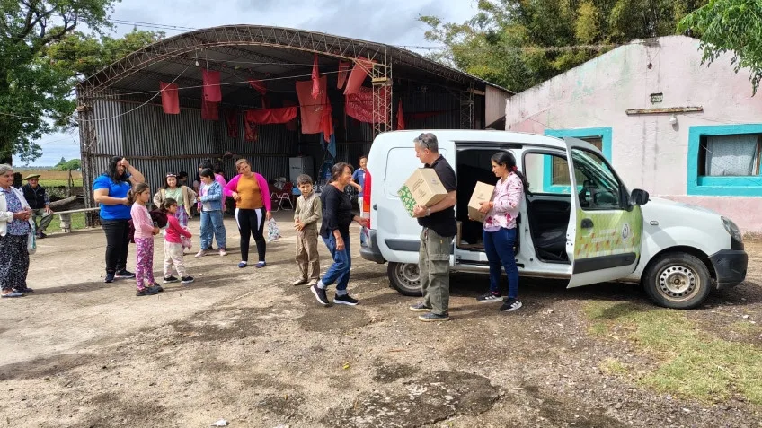 Operativo de salud y entrega de alimentos en Maruchitas