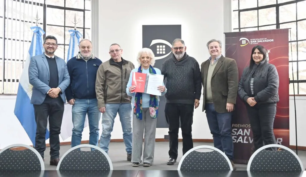 El Cine Teatro Alfa recibe distinción por su aporte cultural
