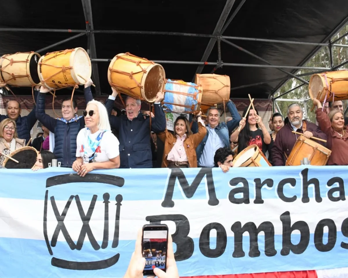 Exitosa 24° Marcha de los Bombos reunió a vecinos y turistas