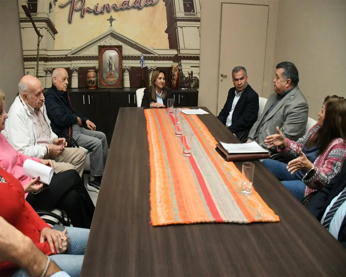 La intendente se reunió con Amigos del Newcom para fomentar el deporte