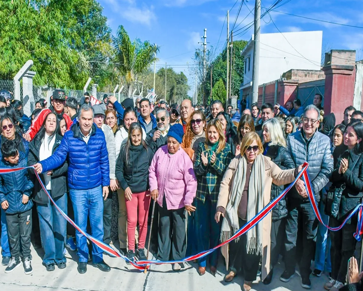 Mejoras en el barrio Los Flores con nueva pavimentación