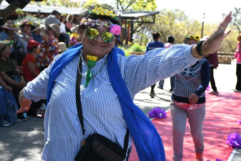 Celebración de primavera para adultos mayores en Cerro San Bernardo