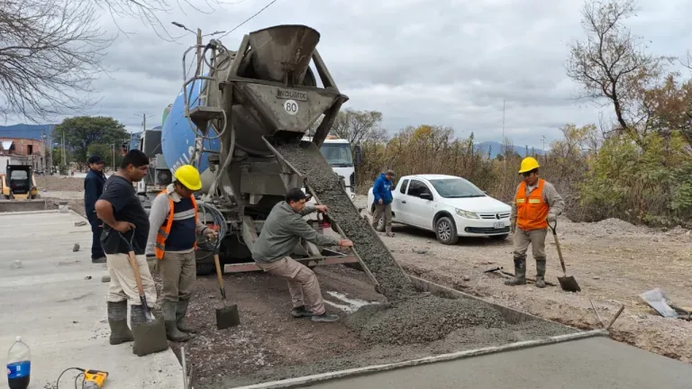 Iniciaron obras de hormigón en la Costanera para mejorar la avenida