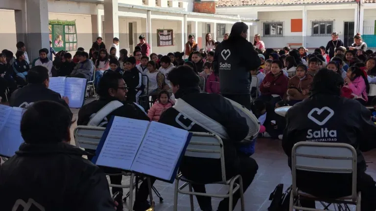 La Banda Municipal ofreció un recital en la Escuela Fray Luis Beltrán