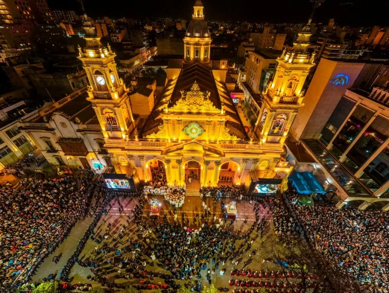 Miles de visitantes celebraron el Milagro en la ciudad
