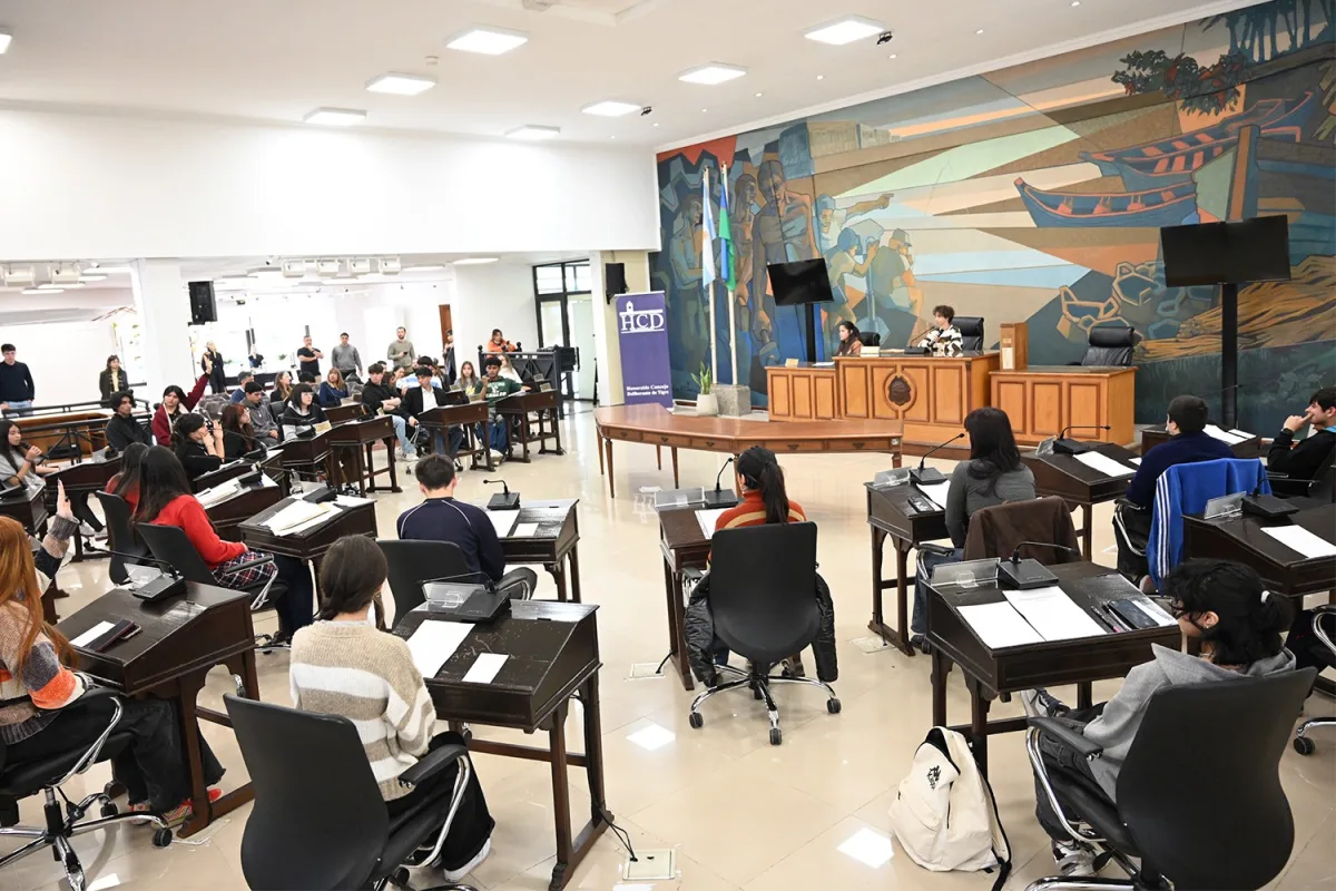 Estudiantes de Tigre debatieron en el Parlamento Juvenil 2026