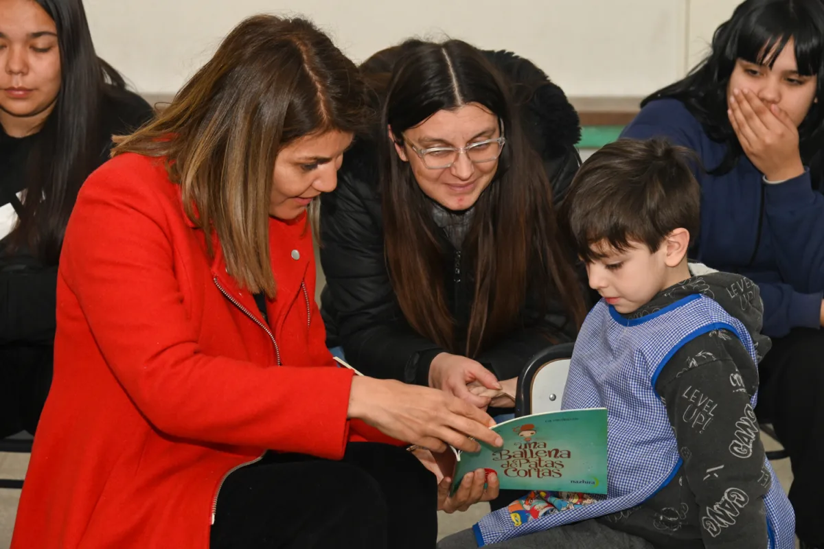 Tigre entregó bibliotecas móviles en jardines de infantes de Rincón