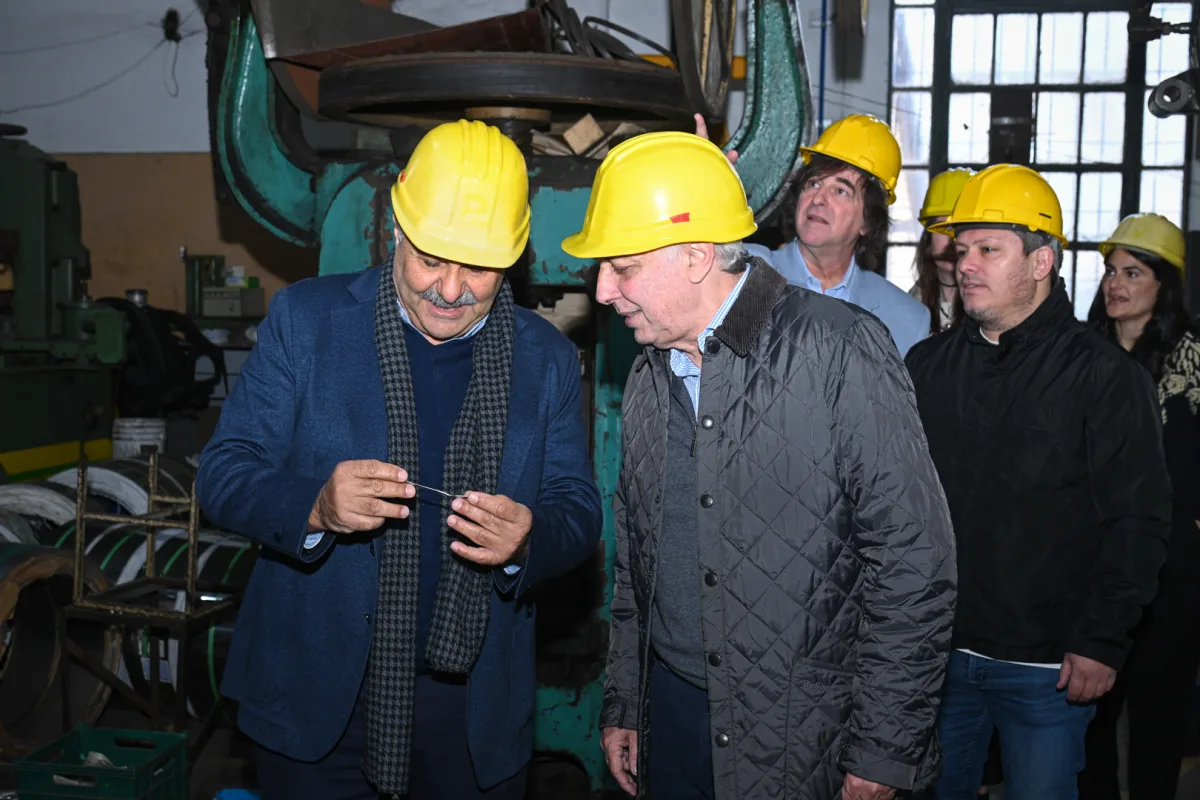 Zamora visitó la fábrica de cubiertos Nicols en General Pacheco