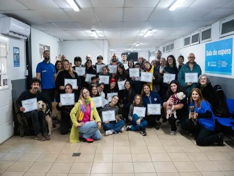 Finalizó el taller de Paseadores Caninos en Lomas de Zamora