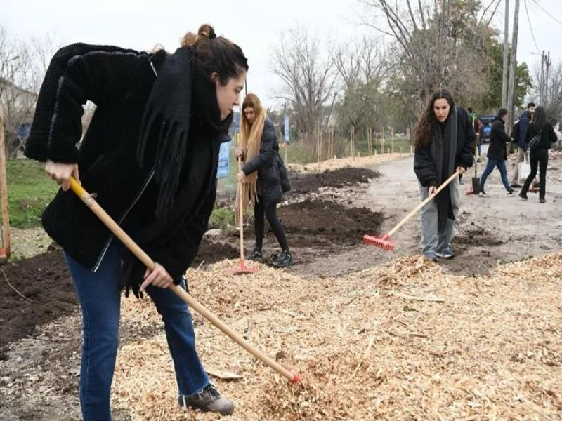 Jornada Ambiental en Llavallol mejoró espacios verdes y concientizó a la comunidad