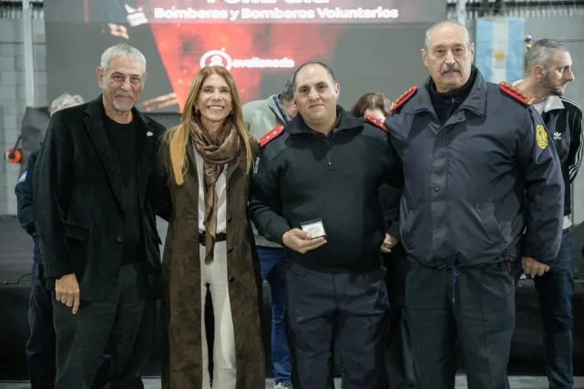 Avellaneda homenajeó a sus bomberos voluntarios