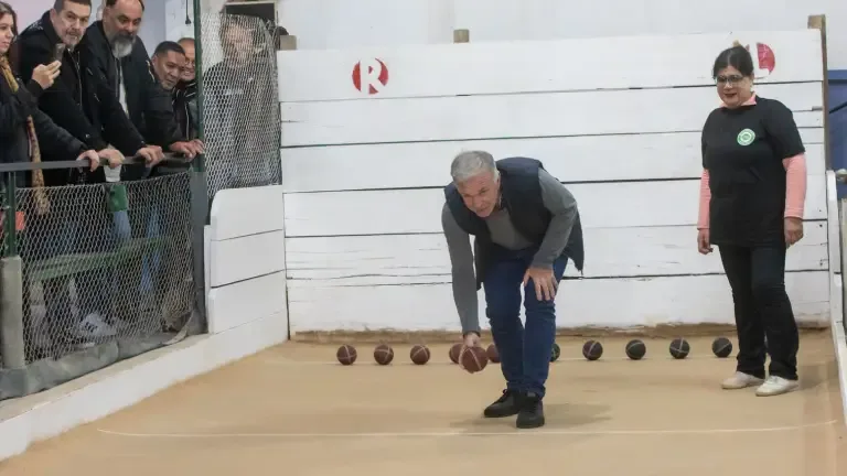 Berazategui homenajeó a Juan José Mussi en torneo de bochas