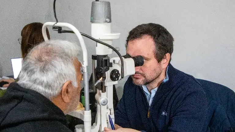 Cerca de 100 vecinos se realizaron controles oftalmológicos gratuitos