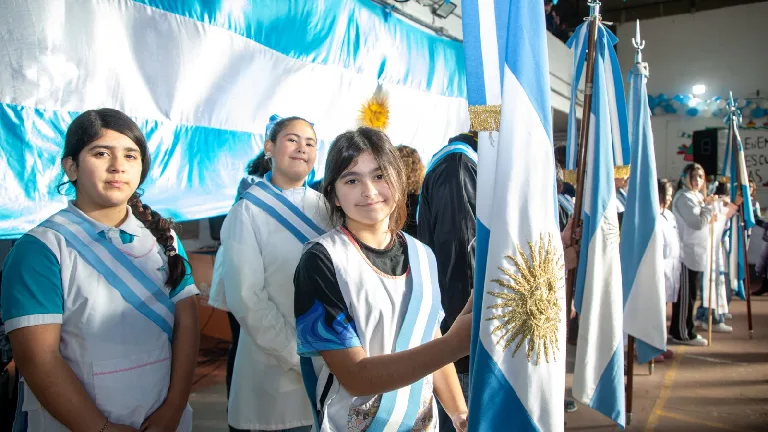 Más de 300 estudiantes de Berazategui celebraron la promesa a la bandera