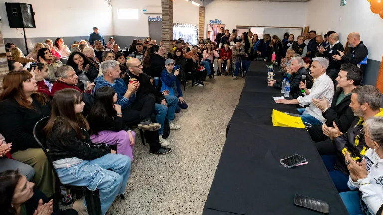 Más de 80 vecinos compartieron una mateada con Carlos Balor