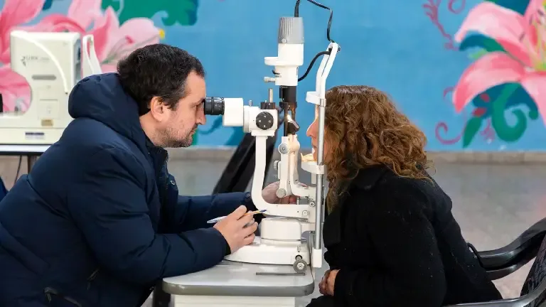 Revisiones oculares gratuitas para mayores en Berazategui