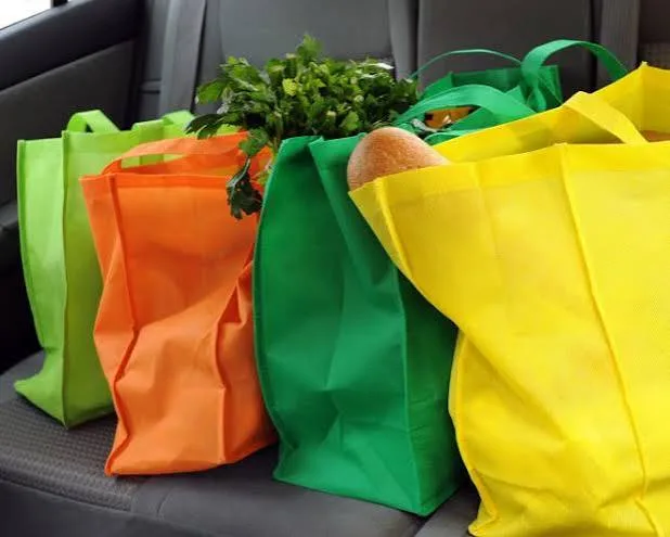 Campaña de intercambio de bolsas en Madryn por el Día Sin Plástico