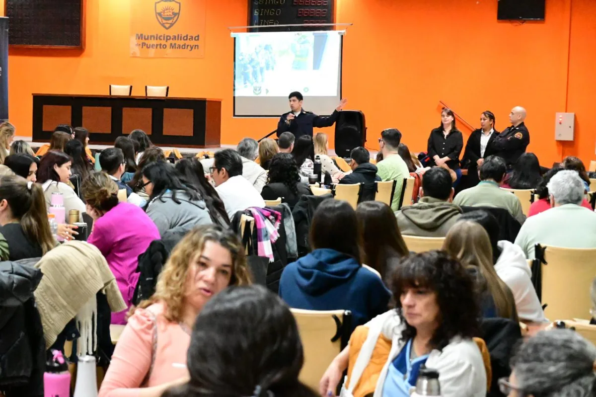 Capacitación en planes de emergencia para escuelas de Puerto Madryn