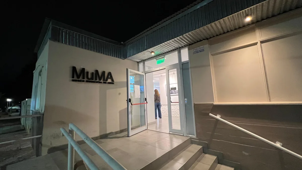Inauguran muestra de Adriana Cora en el MuMA de Puerto Madryn