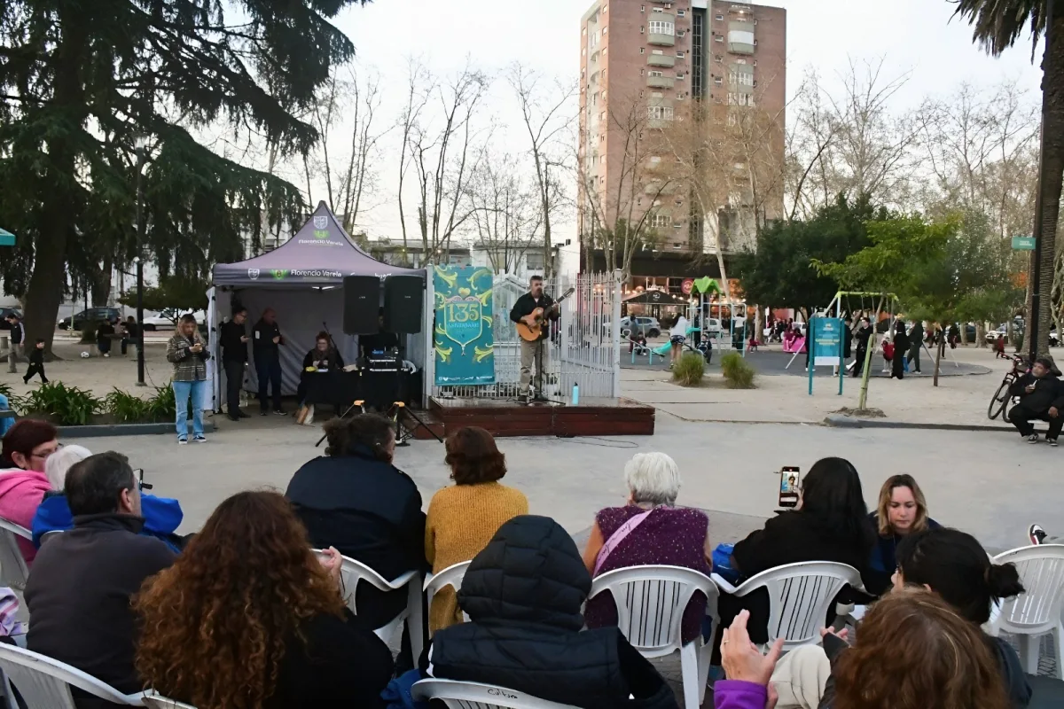 Celebración por el Día del Maestro en la plaza San Juan Bautista