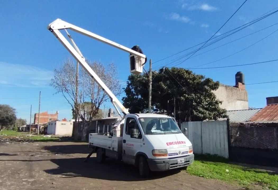 Mejoras en espacios públicos y pavimento en Av. Gobernador Monteverde