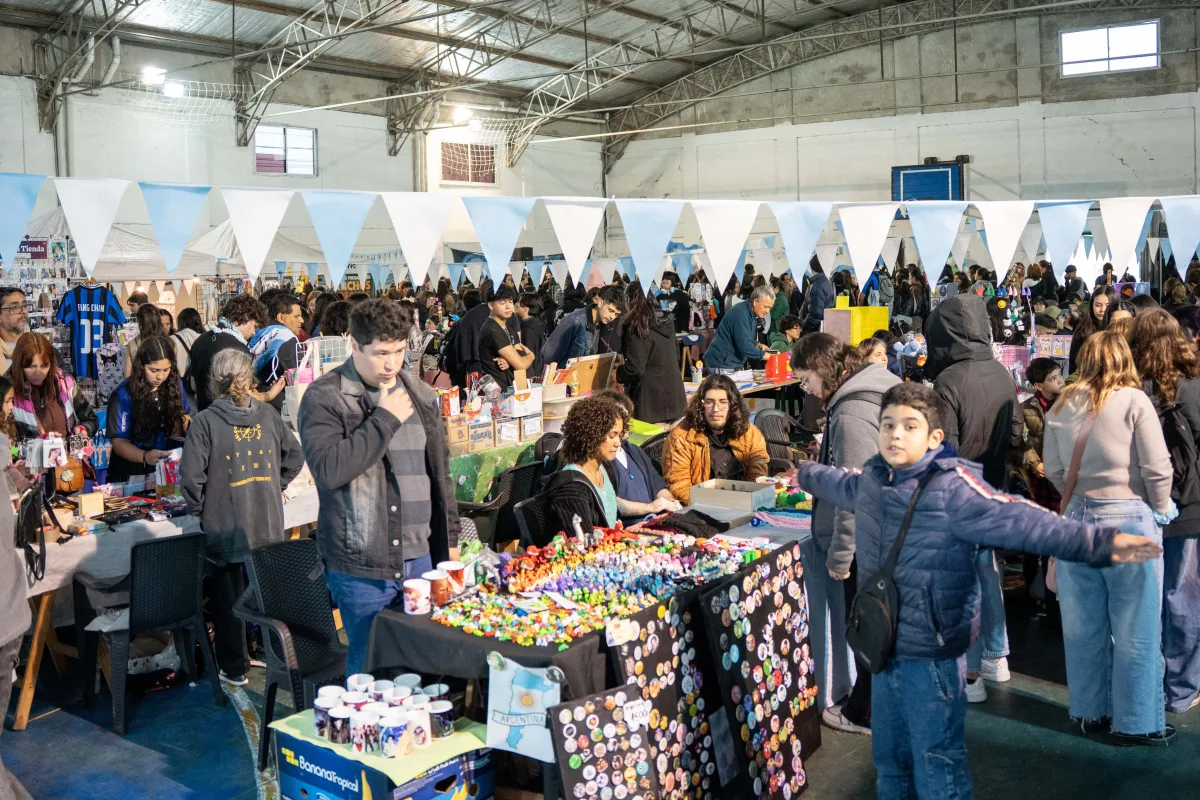 V-Com mundialista con cábalas, arte y coreografías