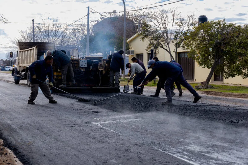 Avanza el asfaltado en Santa Rosa: 17 calles ya pavimentadas