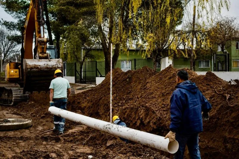 Avanza la red de cloacas en Villa Germinal con 170 metros instalados