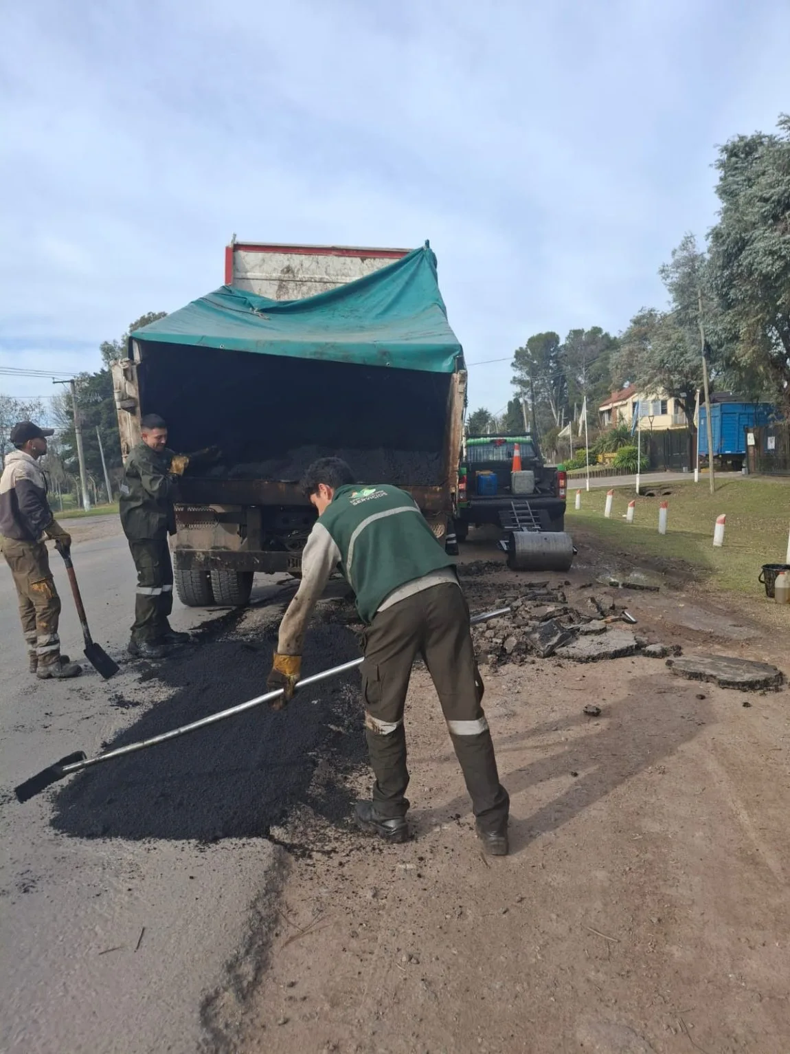 Canning mejora su infraestructura vial con bacheo en Sargento Cabral
