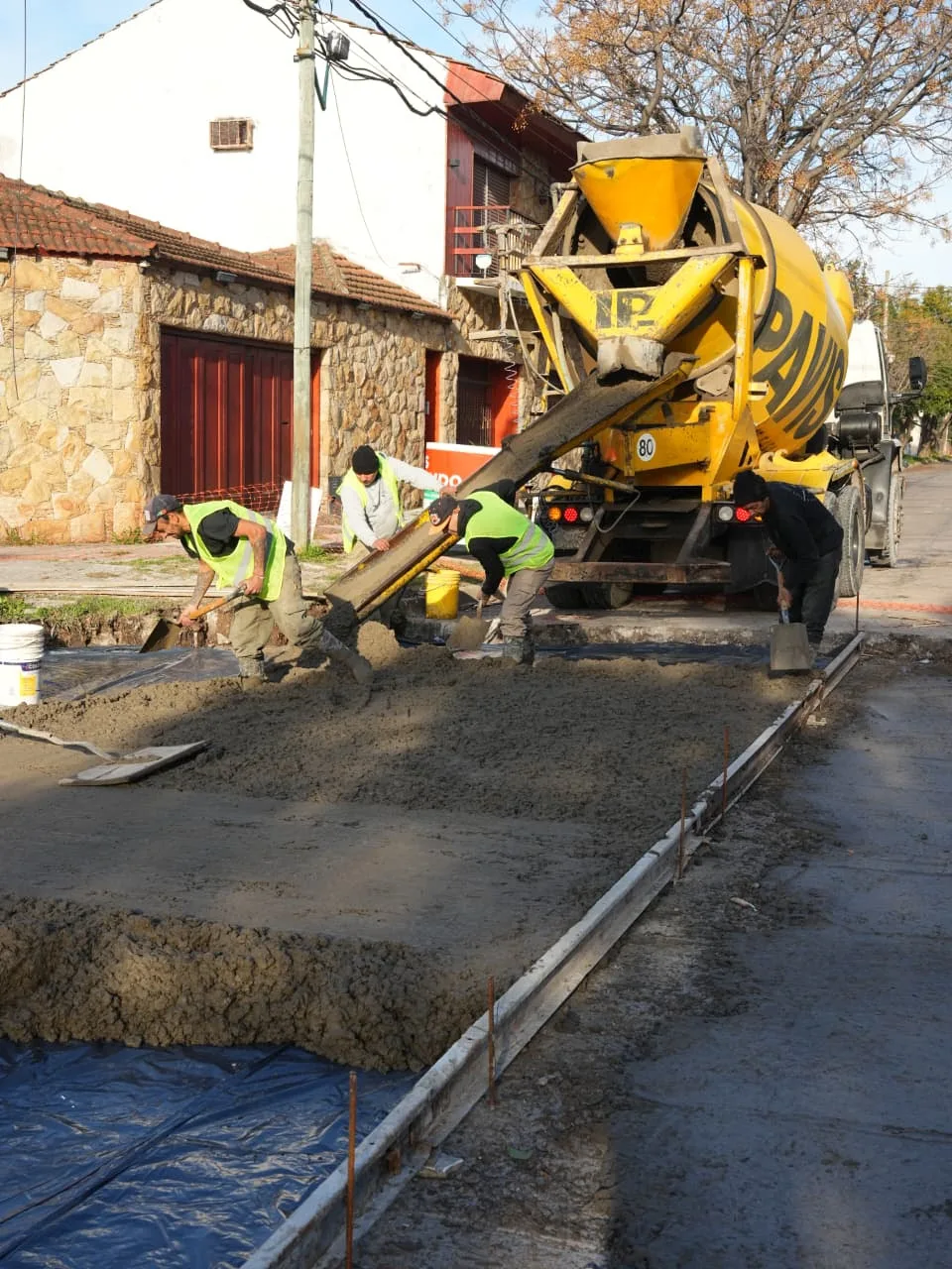 Mejoras en calles de Monte Grande por bacheo de hormigón