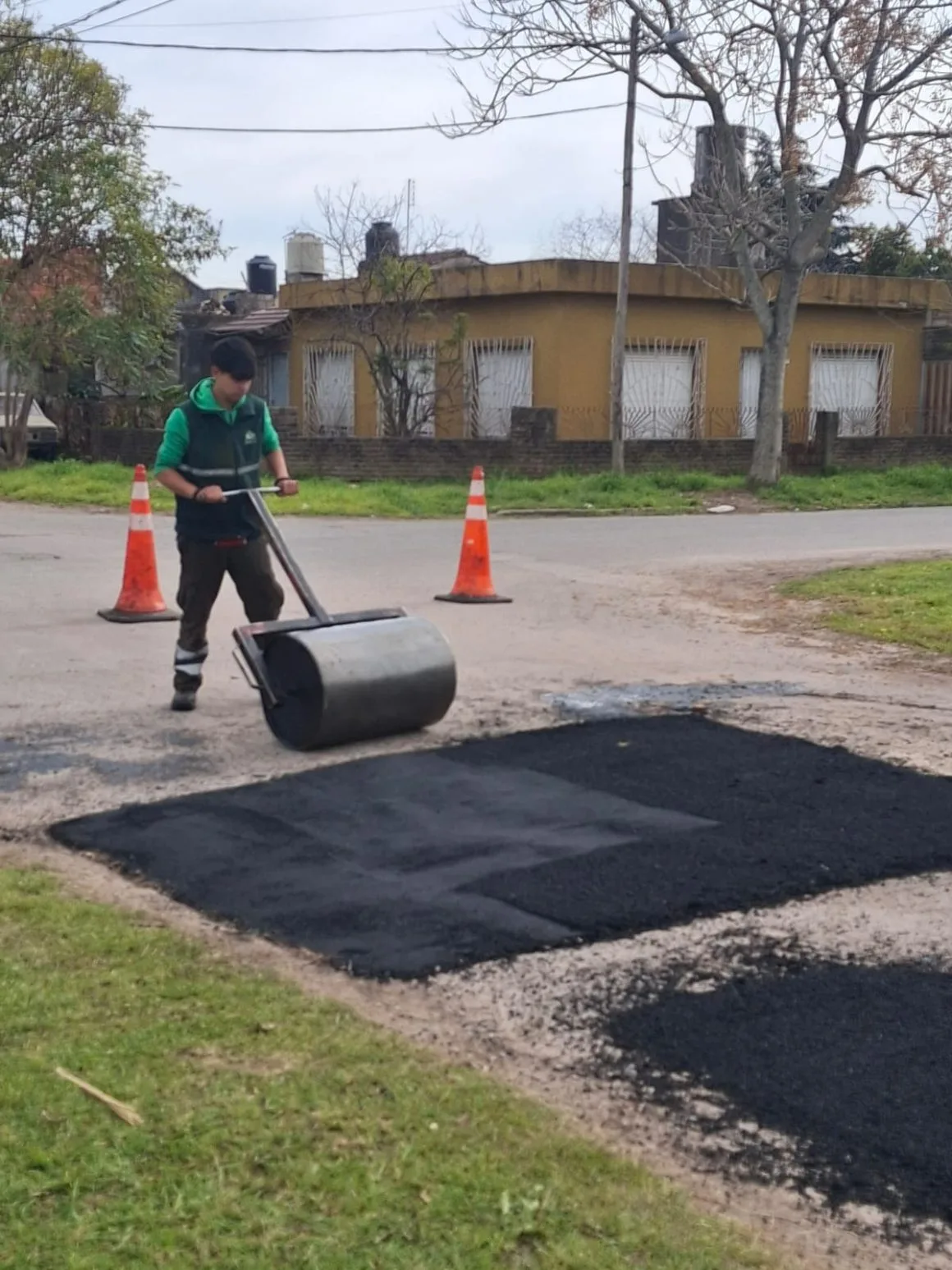 Se realizaron tareas de bacheo en Luis Guillón