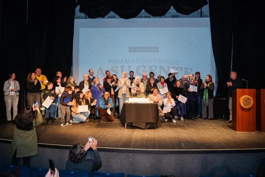 Reconocimientos a vecinos y entidades en el aniversario de Pinamar