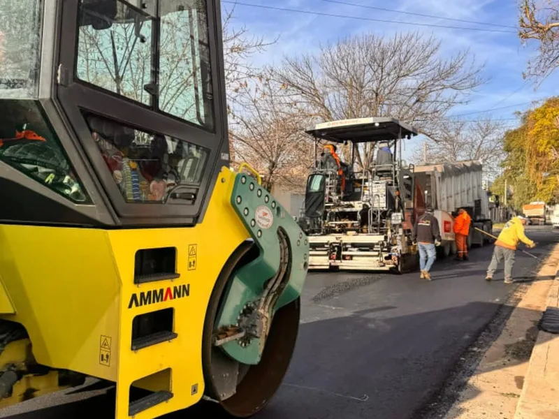 Avanza el plan de pavimentación en cinco barrios de Villa María