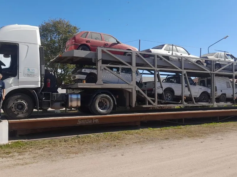 Villa María compactó vehículos abandonados para mejorar la seguridad