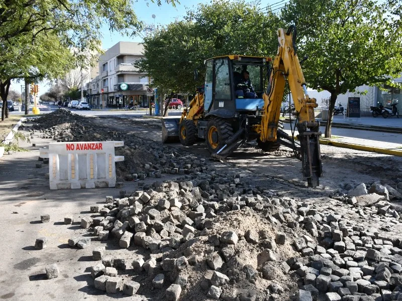 Avanza la reparación del adoquinado en la Terminal de Ómnibus