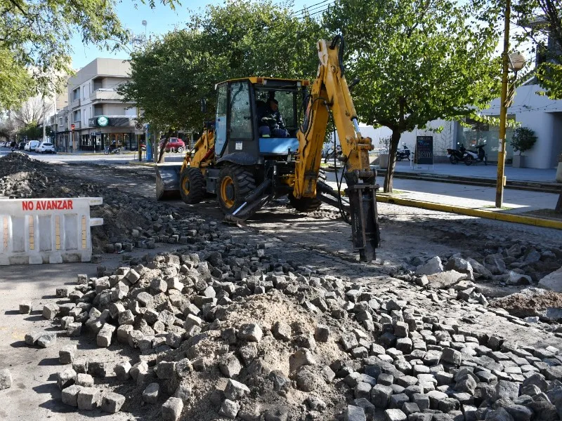 Avanzan las obras de adoquinado en la Terminal de Ómnibus